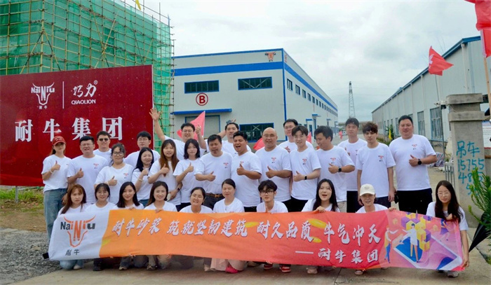 耐牛集團(tuán)團(tuán)建賦能新引擎：探秘工廠，鍛造建材銷售鐵軍.